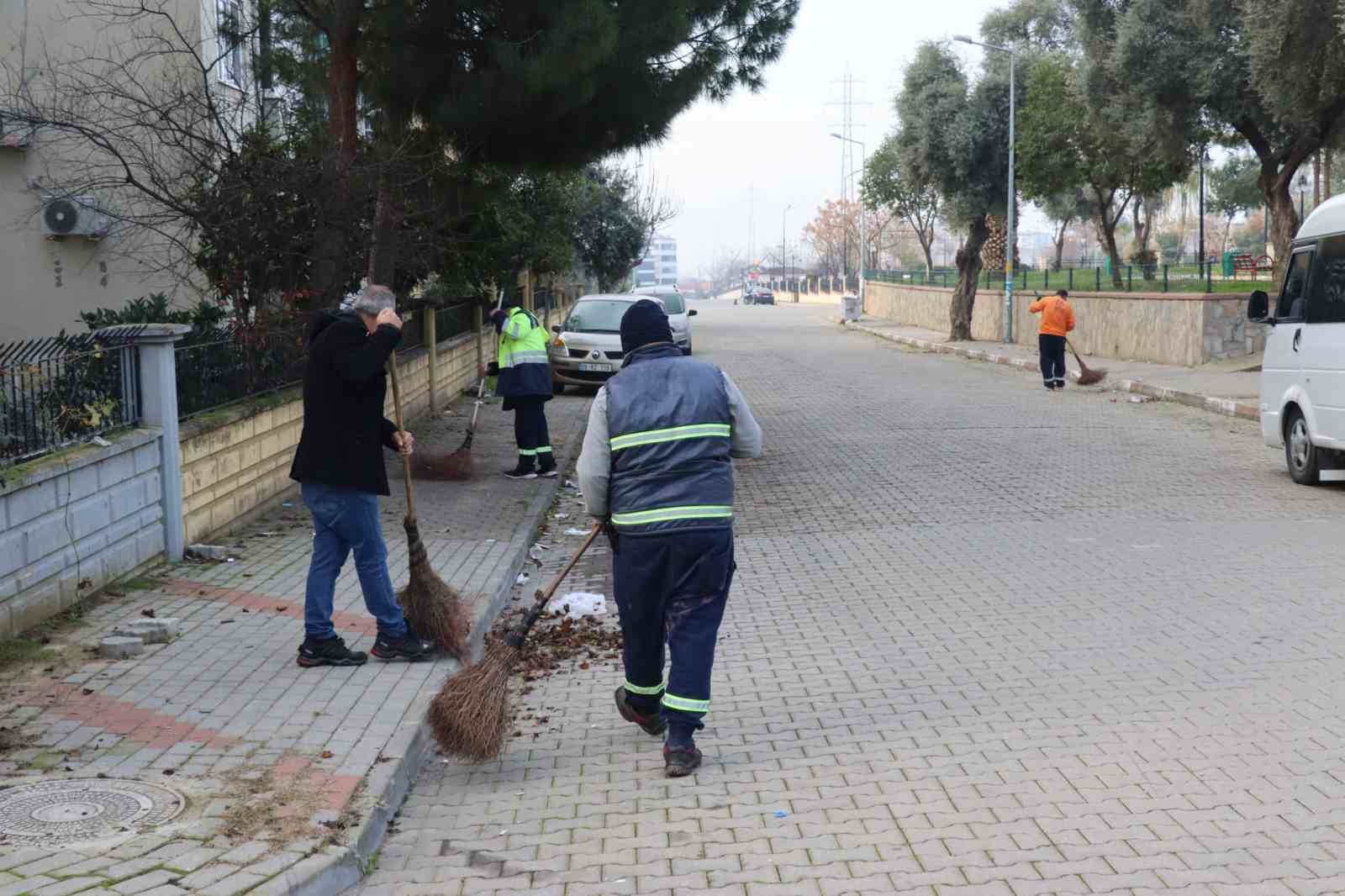 Nazilli’deki yeşil alanlarda temizlik ve bakım çalışması sürüyor
