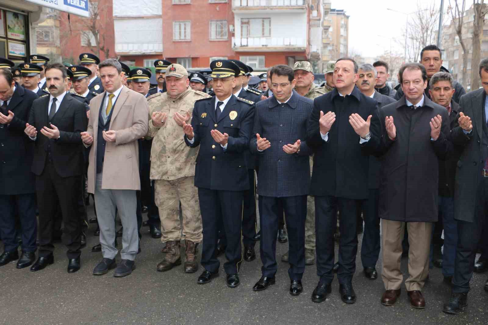 Diyarbakır’da şehit edilen Ali Gaffar Okkan ve 5 polis memuru anıldı
