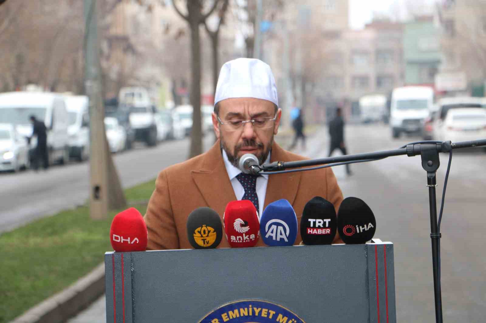 Diyarbakır’da şehit edilen Ali Gaffar Okkan ve 5 polis memuru anıldı
