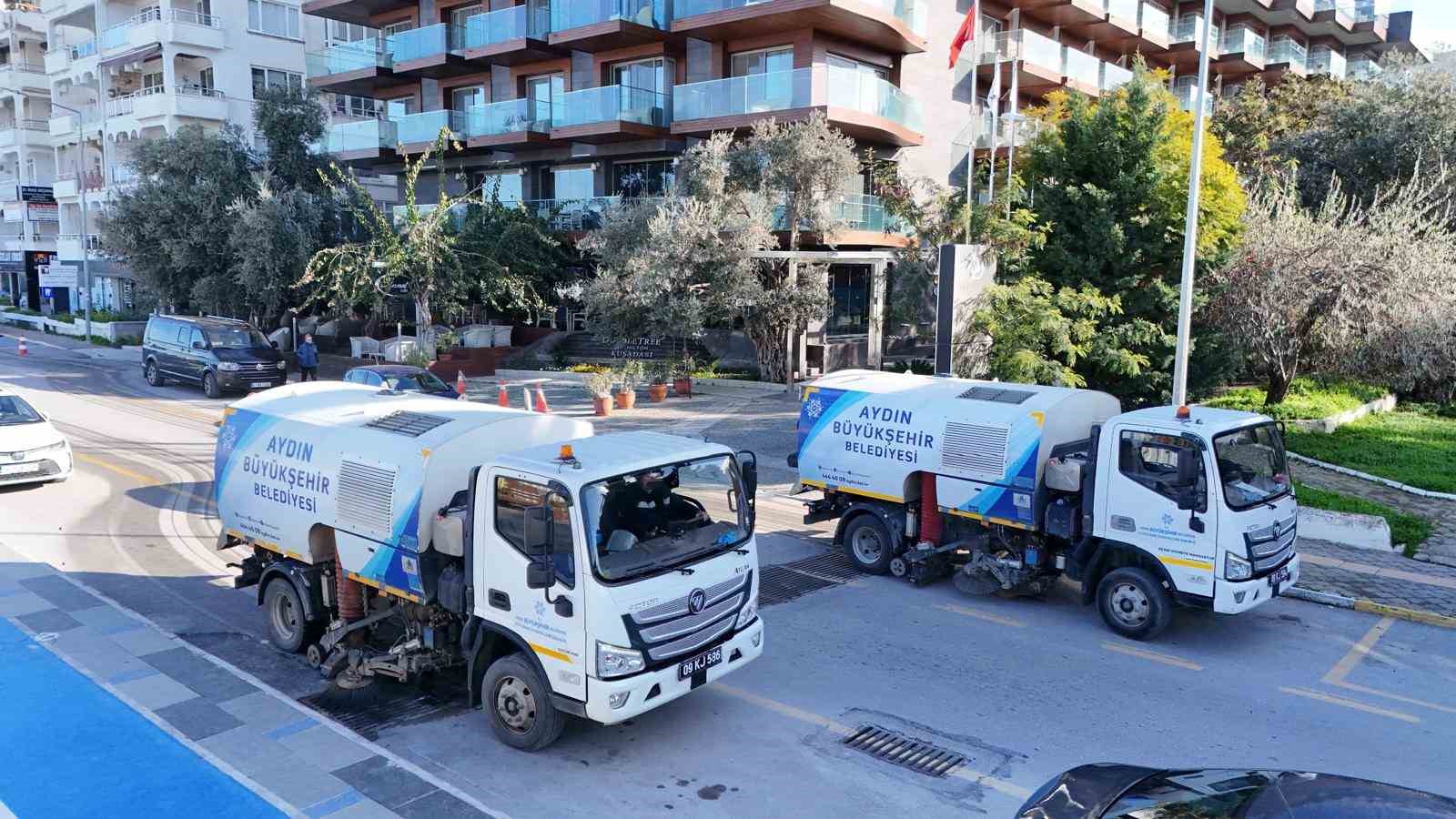 Başkan Çerçioğlu, Kuşadası’nda çevre bakım çalışmalarını sürdürüyor
