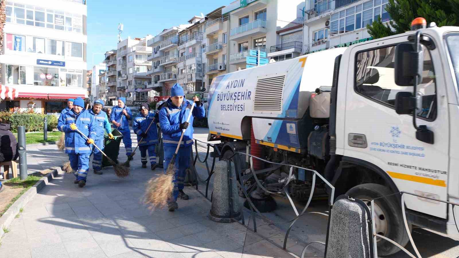 Başkan Çerçioğlu, Kuşadası’nda çevre bakım çalışmalarını sürdürüyor
