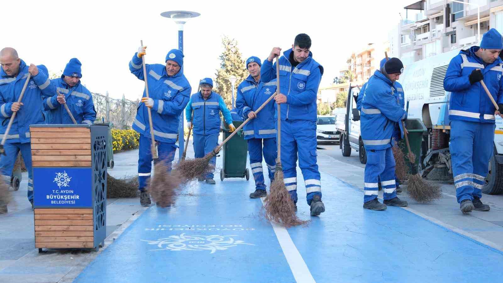 Başkan Çerçioğlu, Kuşadası’nda çevre bakım çalışmalarını sürdürüyor
