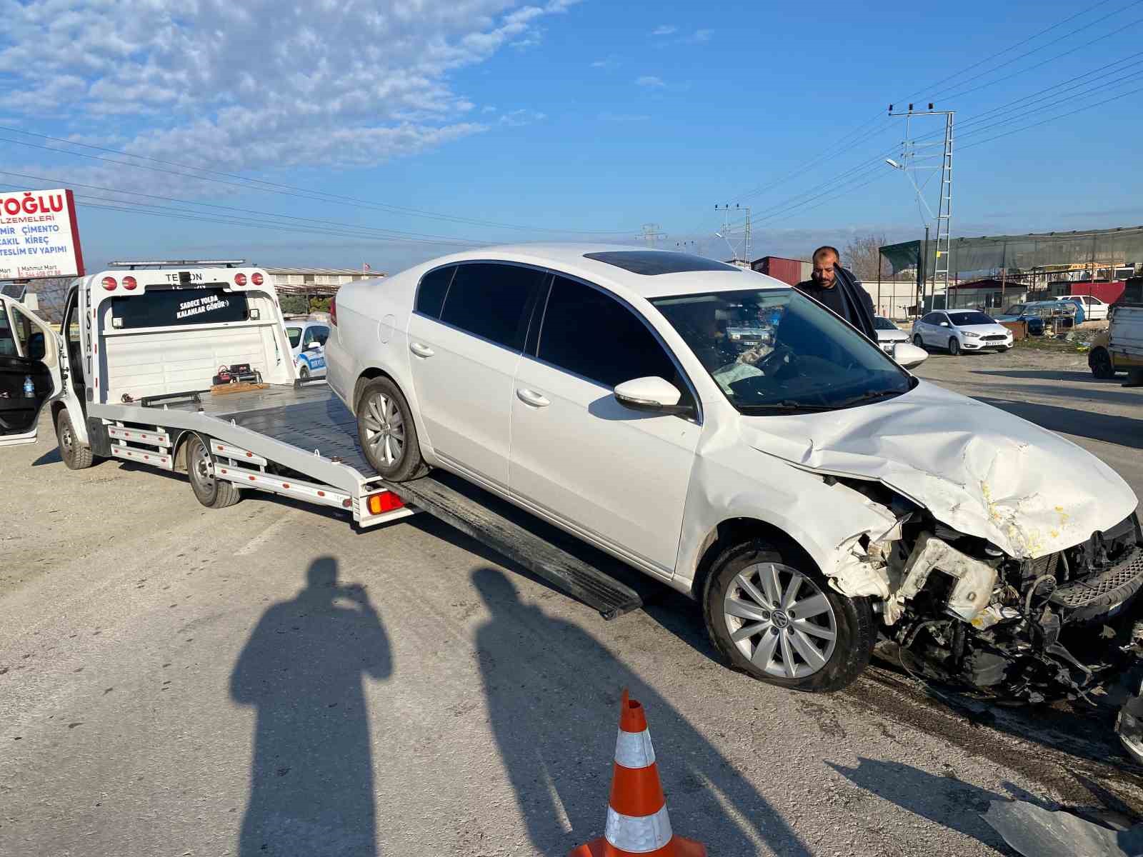 Otomobil ile ticari taksi çarpıştı: 2 yaralı
