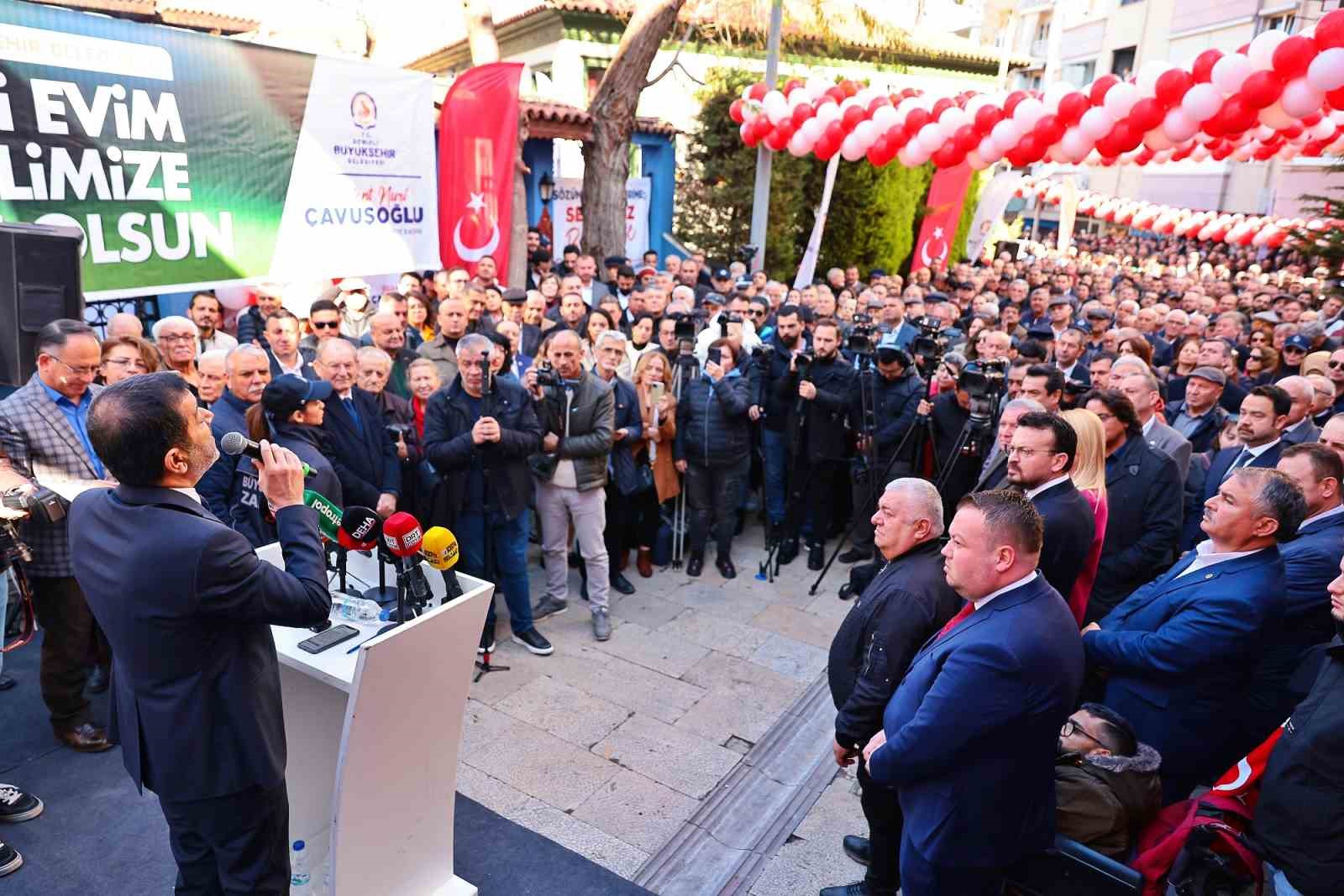 Denizli’de emekliye çay bedava oldu
