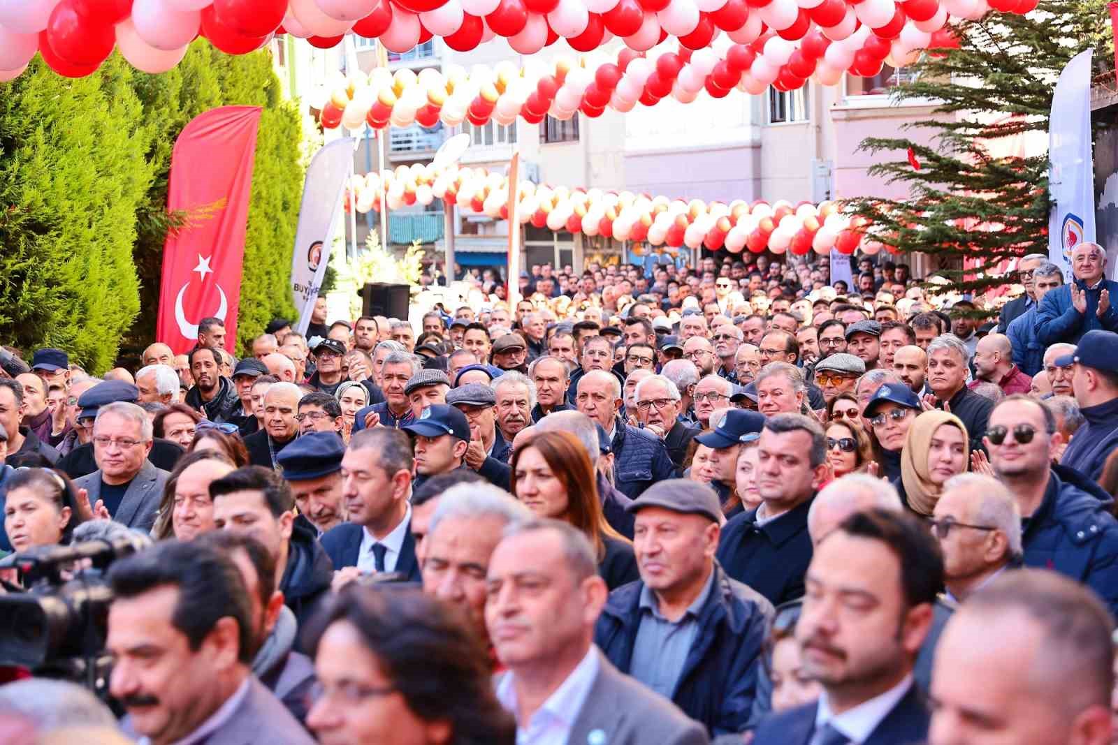 Denizli’de emekliye çay bedava oldu
