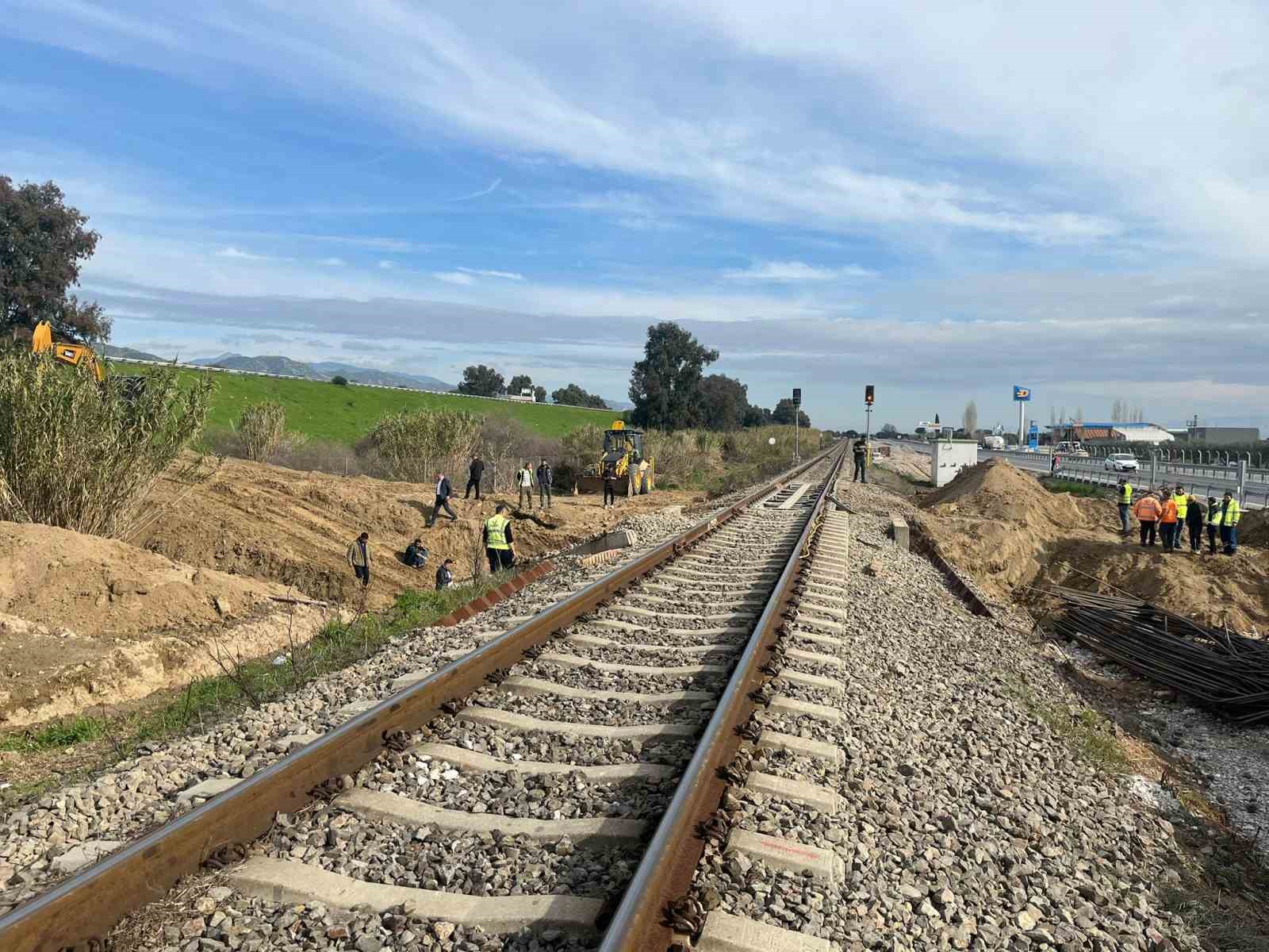 Menfez çalışması nedeniyle durdurulan tren seferleri başladı
