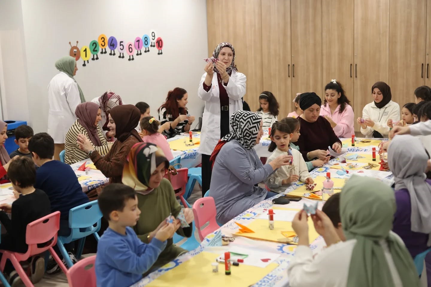 Gebzeli anne ve çocuklar origami atölyesine katıldı
