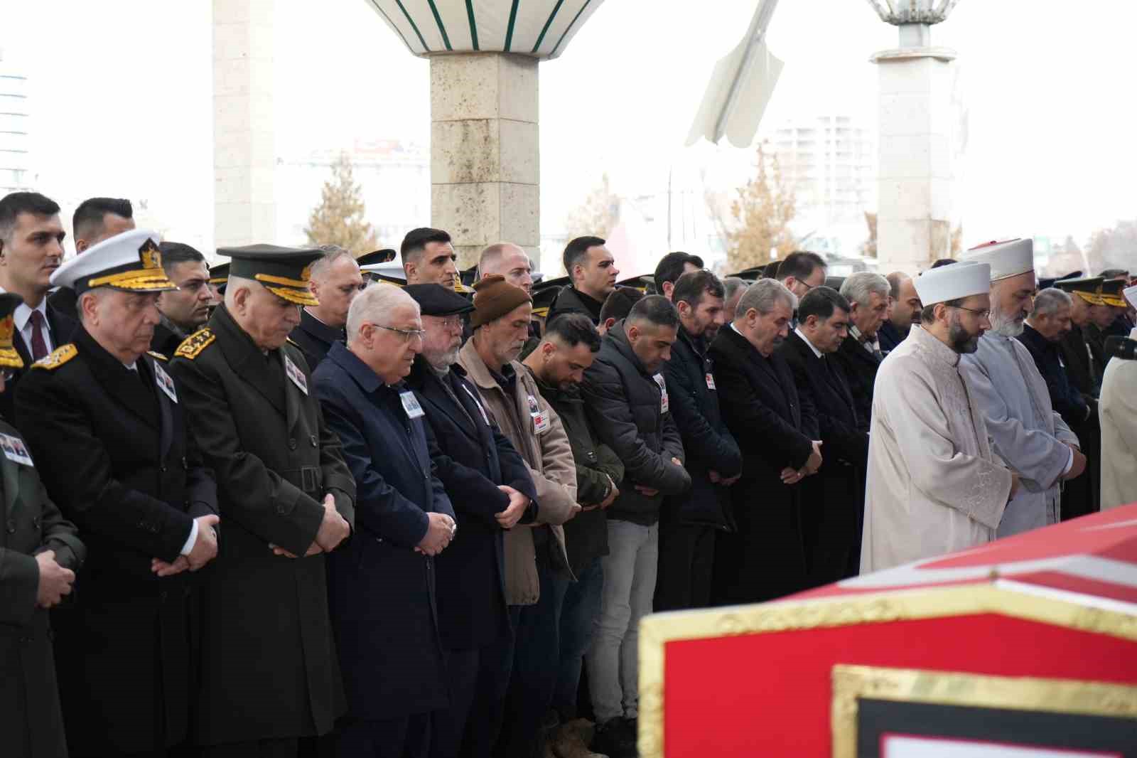 Şehit Astsubay Ufuk Akıncı son yolculuğuna uğurlandı
