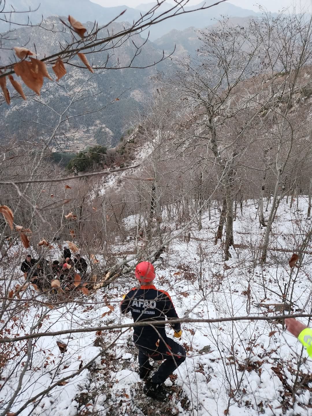 Osmaniye’de otomobil uçuruma yuvarlandı: 1 ölü, 2 yaralı
