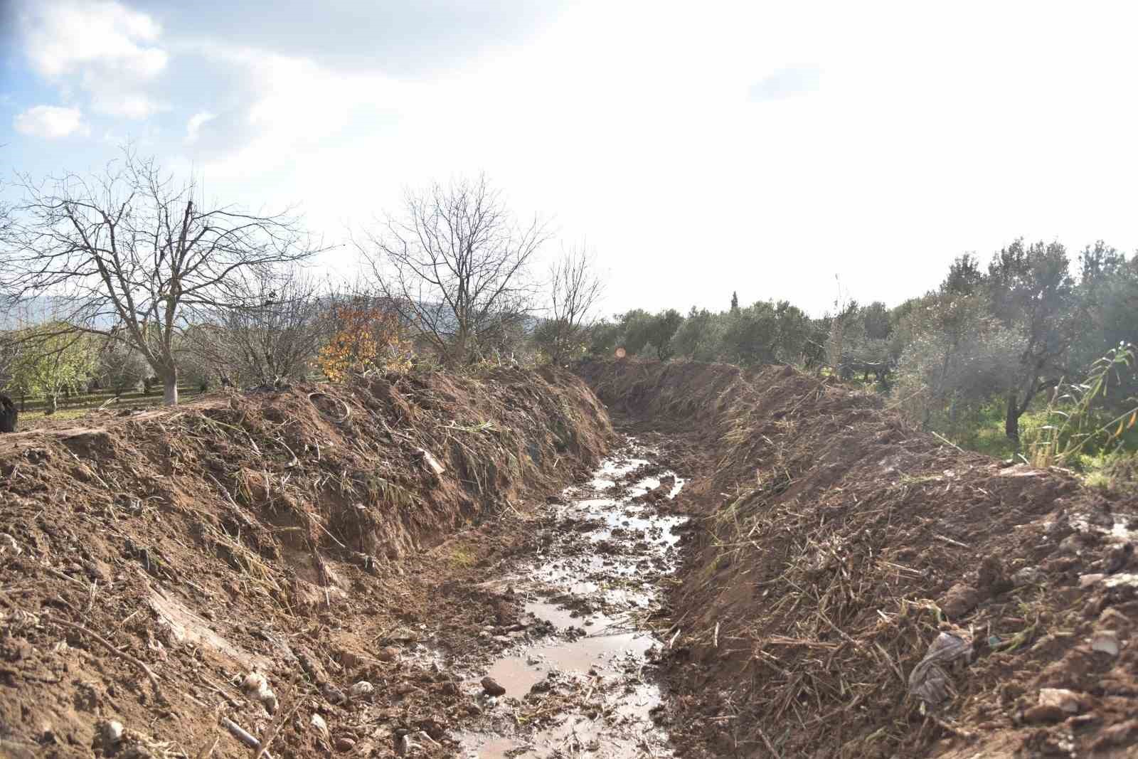 Manisa’da dere temizlikleri devam ediyor
