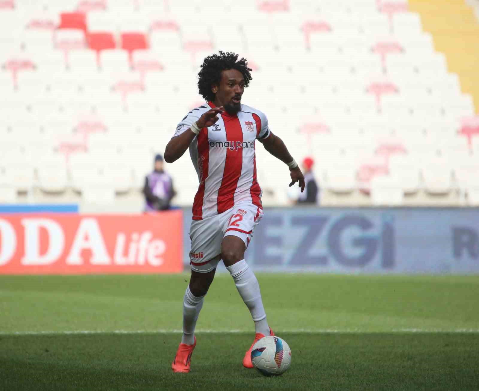 Trendyol Süper Lig: Sivasspor: 3 - Kayserispor: 0 (İlk yarı)
