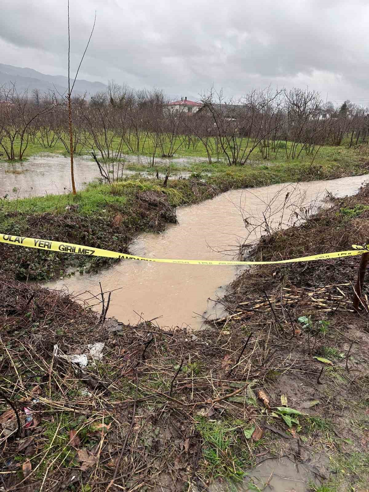 Sakarya’da acı olay: Tıkanan rögarı açmak isterken canından oldu
