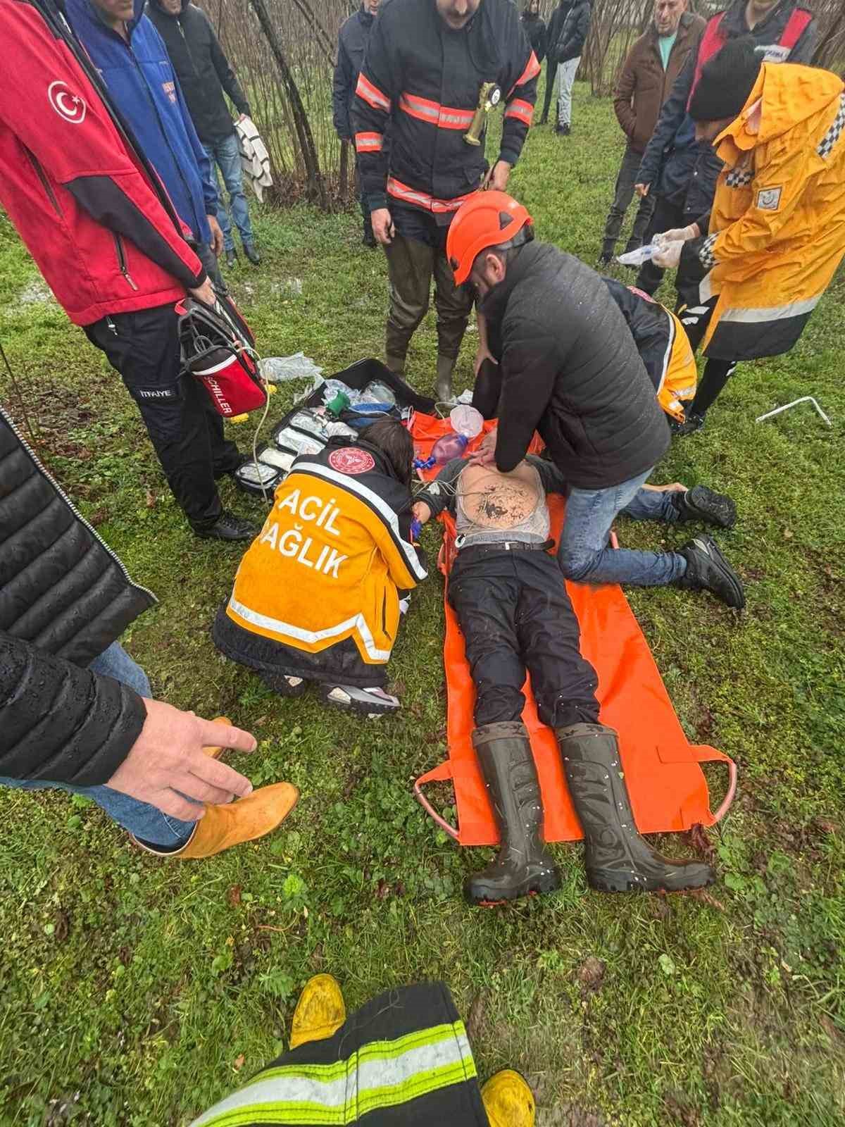 Sakarya’da acı olay: Tıkanan rögarı açmak isterken canından oldu
