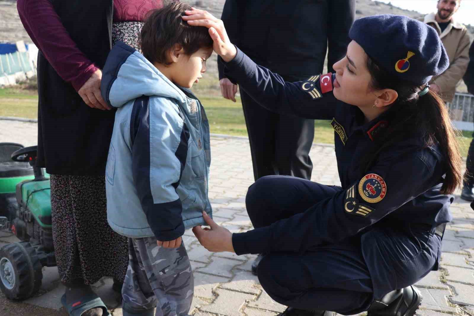 Jandarma ekipleri firma çalışanlarını bilgilendirdi
