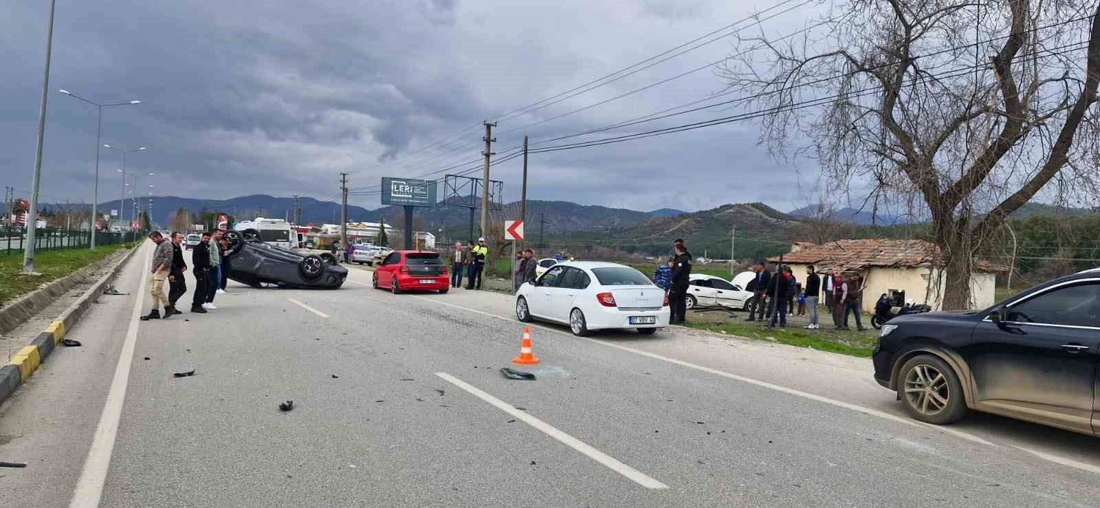 Seydikemer’deki kazada iki araç takla attı
