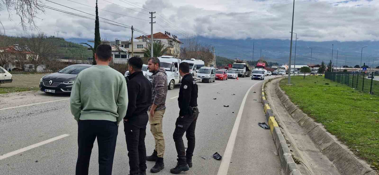 Seydikemer’deki kazada iki araç takla attı
