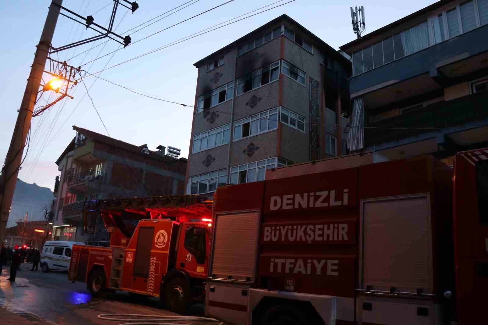 Denizli’de evde çıkan yangında çocuklarını kurtaran anne hayatını kaybetti
